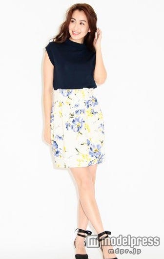 オリジナルボタニカルフラワー柄タイトスカート「Noela」11,880円(税込)