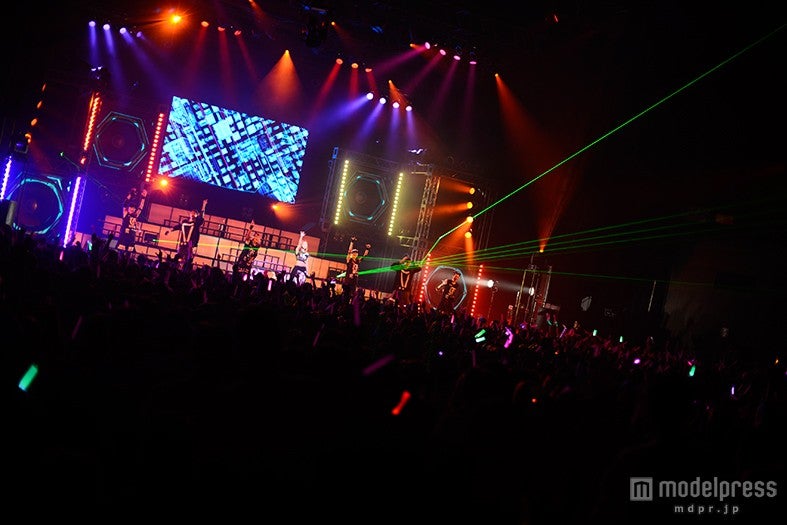 板野友美「Tomomi Itano Live Tour〜S×W×A×G〜」ファイナル公演（C）ホリプロ