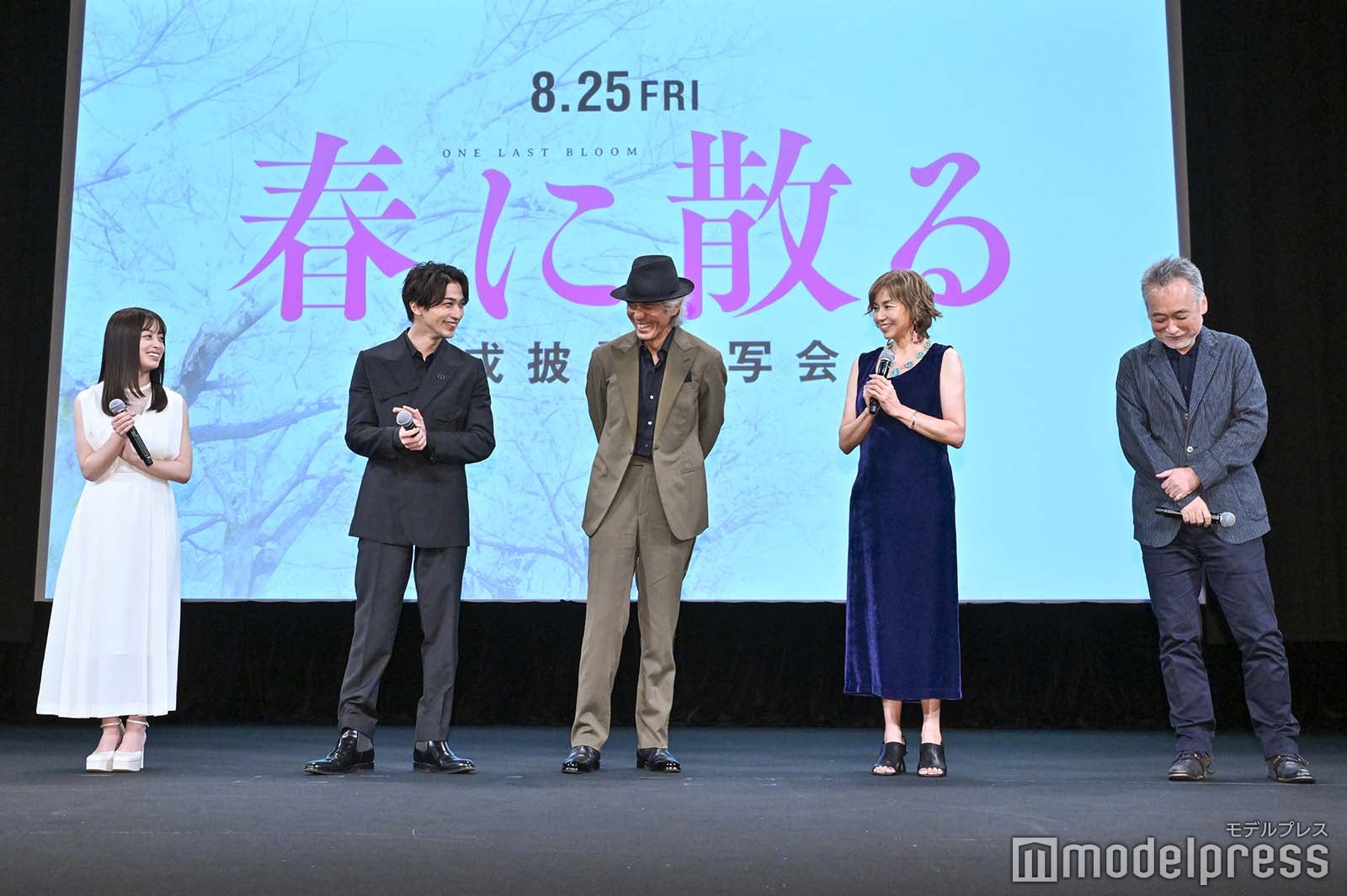 （左から）橋本環奈、横浜流星、佐藤浩市、山口智子、瀬々敬久監督（C）モデルプレス