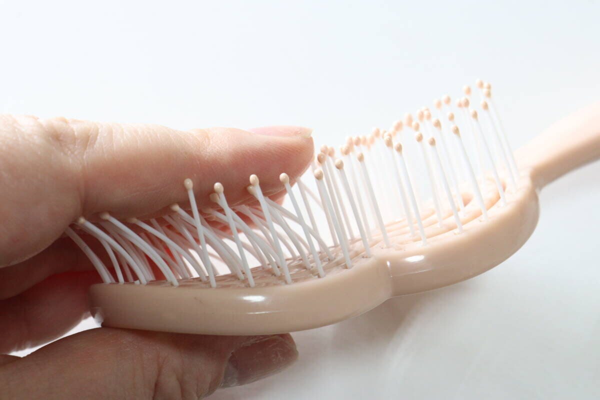 髪が乾きやすいピンヘアブラシ　ピン部分