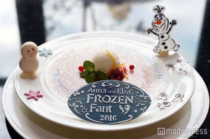 ストロベリームースとアーモンド風味のミルクソルベ(C)モデルプレス