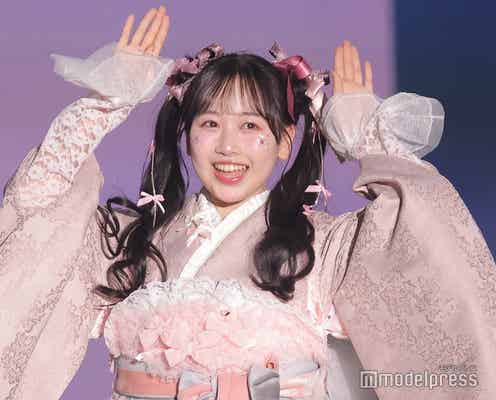 FRUITS ZIPPER松本かれん、うさぎポーズに会場悶絶 ピンクの袴姿でランウェイ【超十代2025】