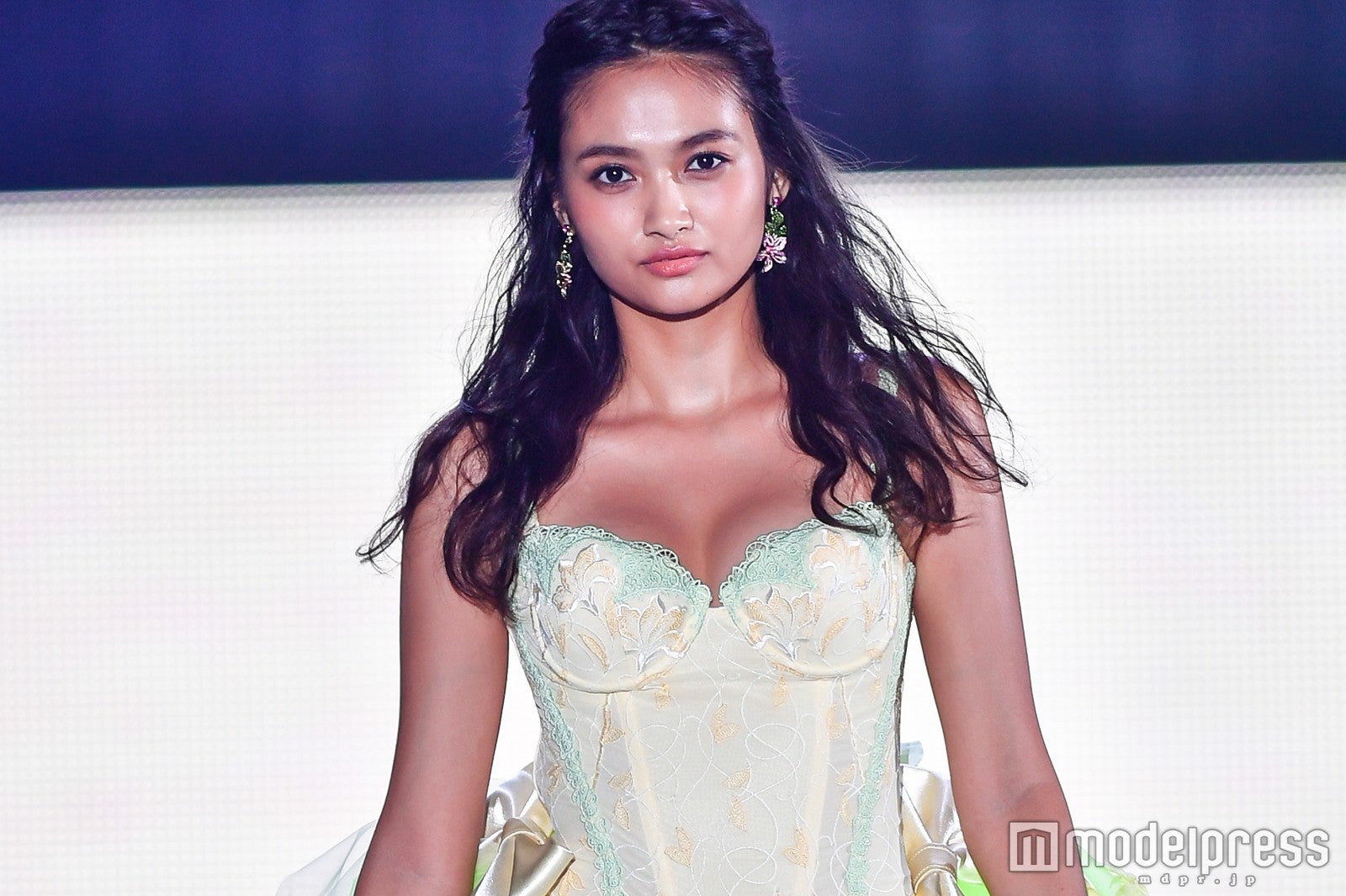 香川沙耶、SEXYランジェリー姿を披露　“世界一の美ボディ”で圧倒＜関コレ2017A／W＞