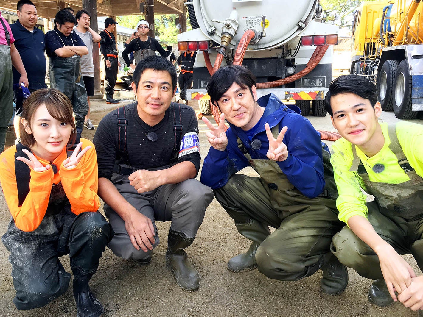 生駒里奈、葉山奨之らが出動（C）テレビ東京