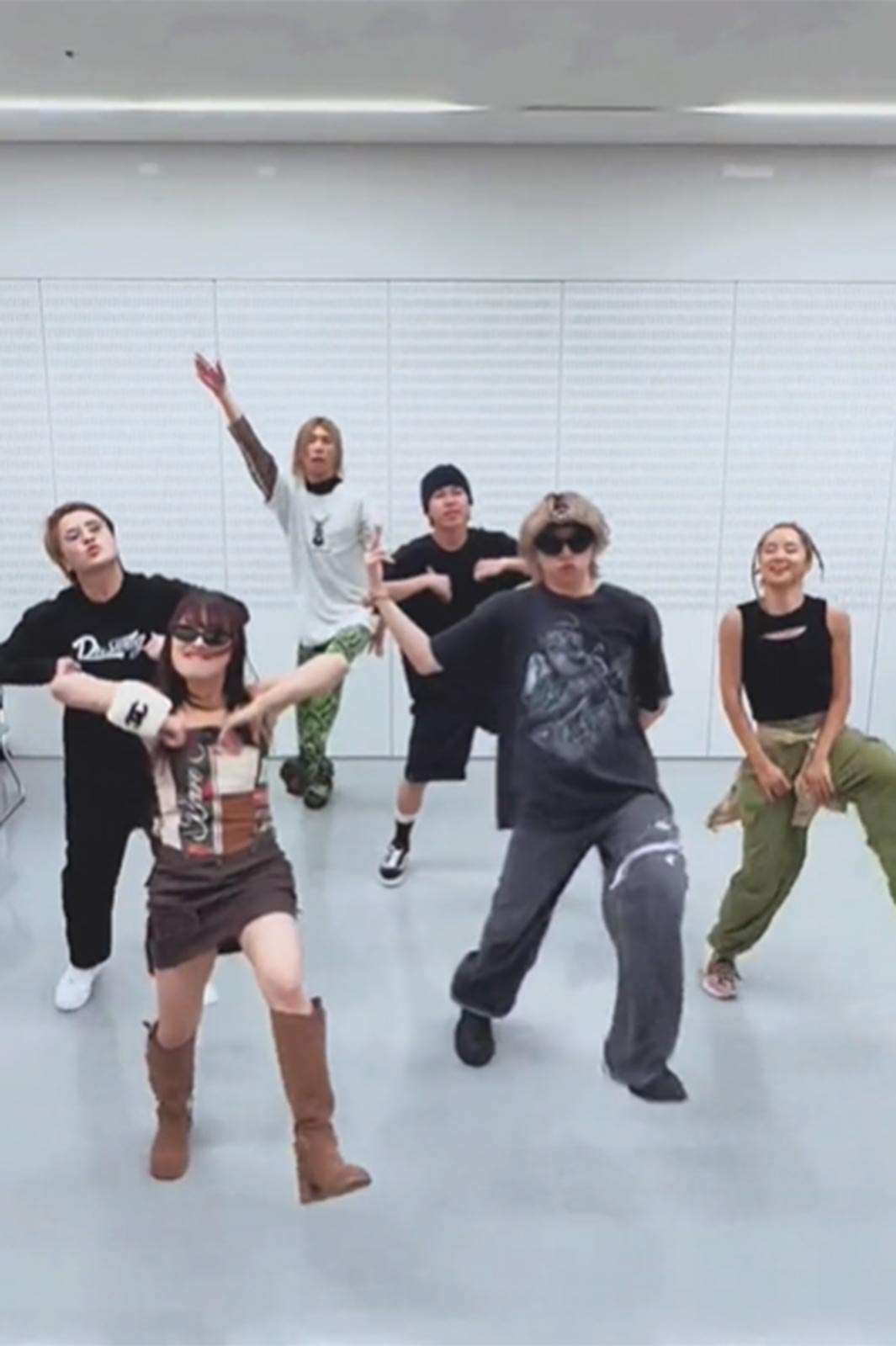 ReiNa公式TikTokより