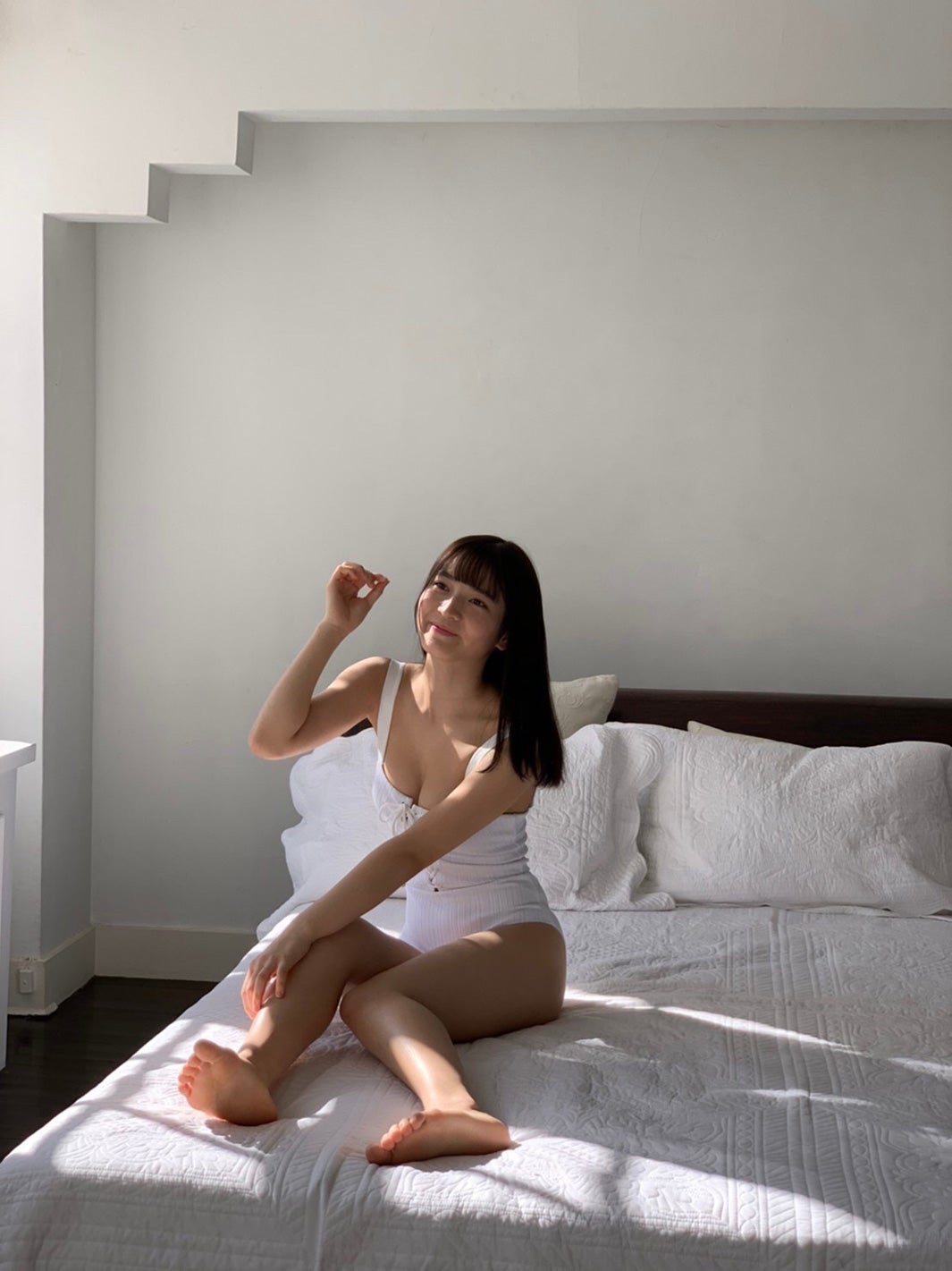 黒嵜菜々子／「週刊プレイボーイ」プラチナムプロダクション20周年記念号オフショット（提供写真）