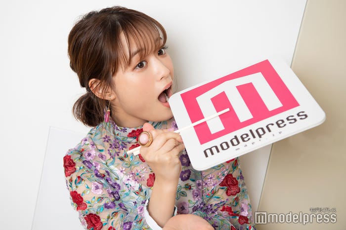 お箸でパクッ!/大原櫻子(C)モデルプレス