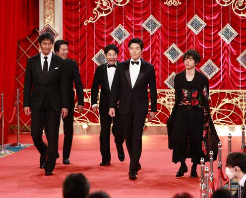 村上虹郎、個性引き立つカラフル衣装  阿部寛らレッドカーペット闊歩<第45回日本アカデミー賞>