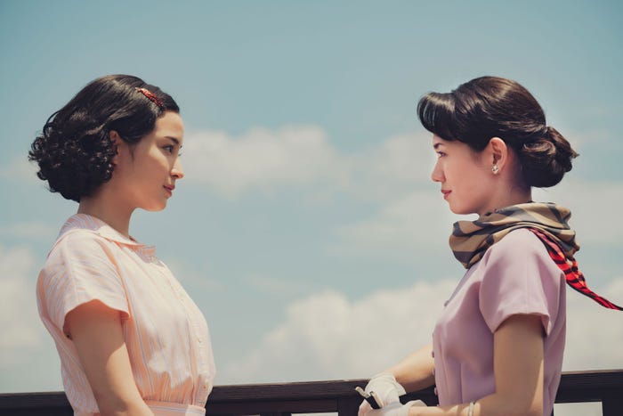 広瀬すず、二階堂ふみ(C)『遠い山なみの光』製作委員会
