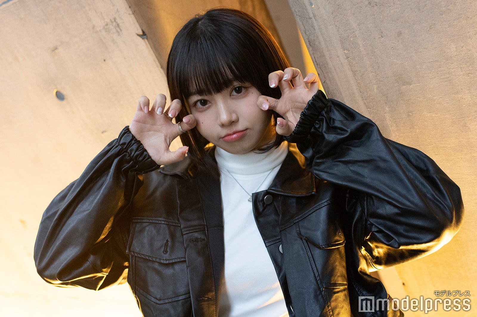 “オオカミポーズ”／ちせ（C）モデルプレス