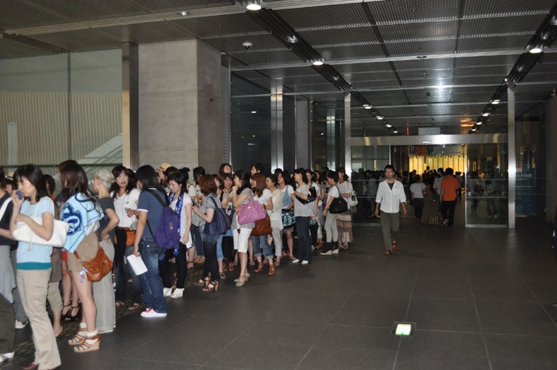 会場前にできた長蛇の列／「SUPER SHOW3～外伝～」（7月2日・3日開催）