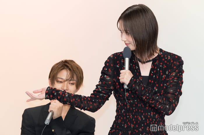 岩瀬洋志、本田翼(C)モデルプレス
