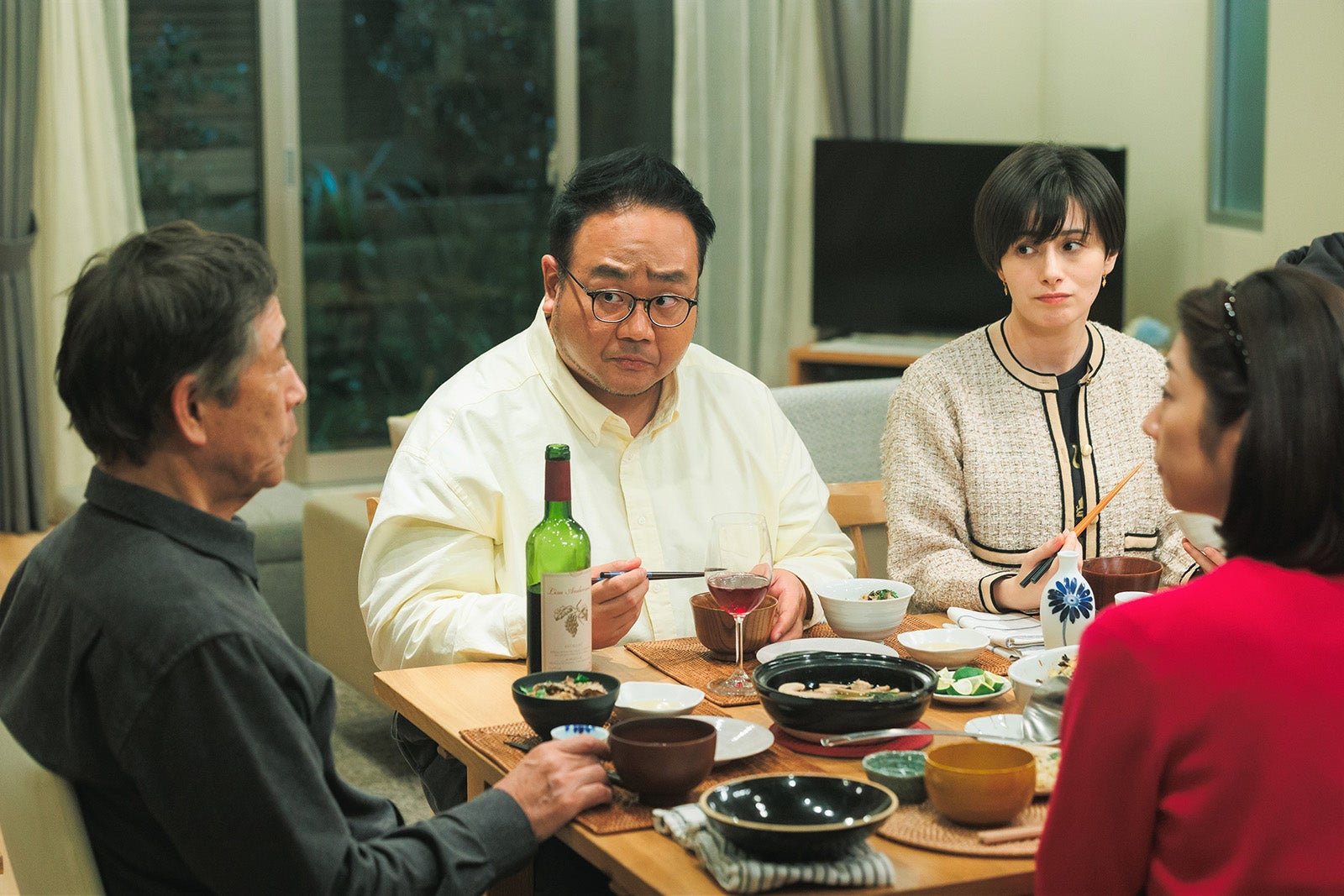 小林薫、河野真也、ホラン千秋、小池栄子「コタツがない家」第5話より（C）日本テレビ