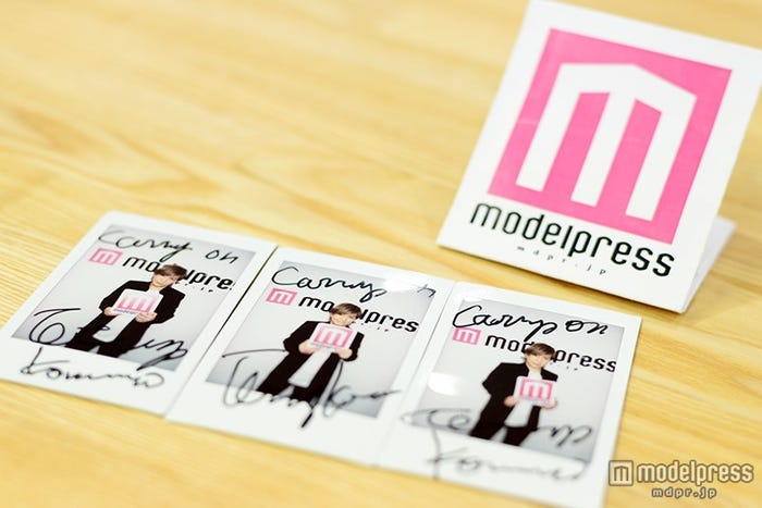 小室哲哉さんの直筆サイン入りチェキ(C)モデルプレス