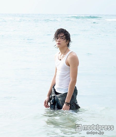 間宮祥太朗1st PHOTO BOOK『未熟者』ワニブックス刊(撮影:京介)