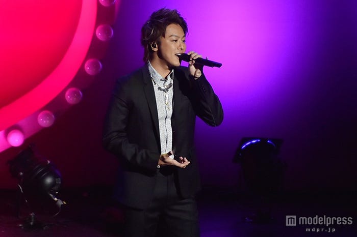 TAKAHIROが美声を披露