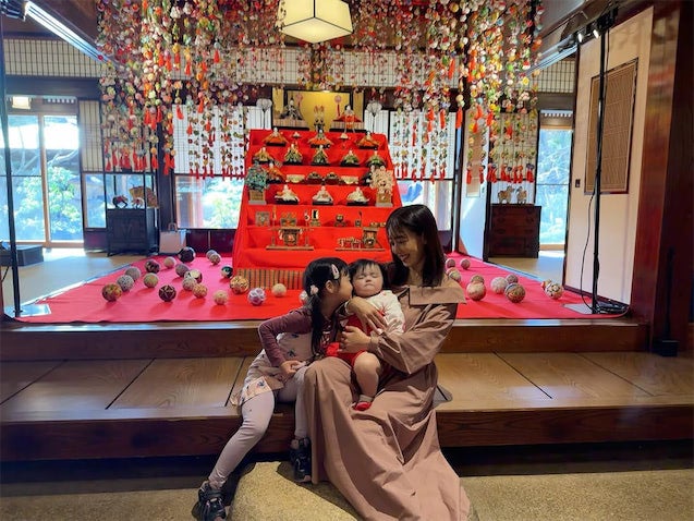 川崎希、次女・グーちゃんの初節句を家族でお祝い しあわせな‟ひな祭り写真”を多数披露