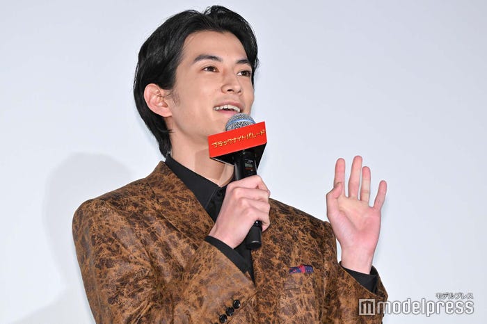 “パンツ事情を”暴露する渡邊圭祐 (C)モデルプレス