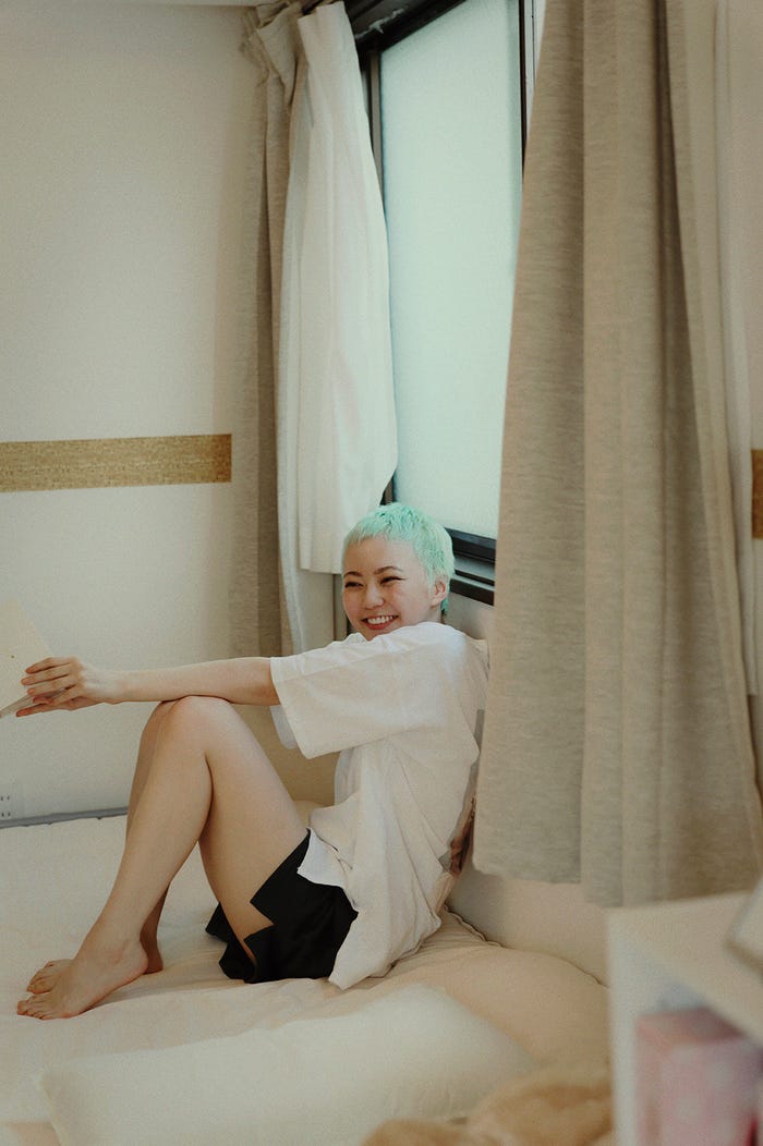 安本彩花1st写真集『彩aya』収録カット (C)SDP