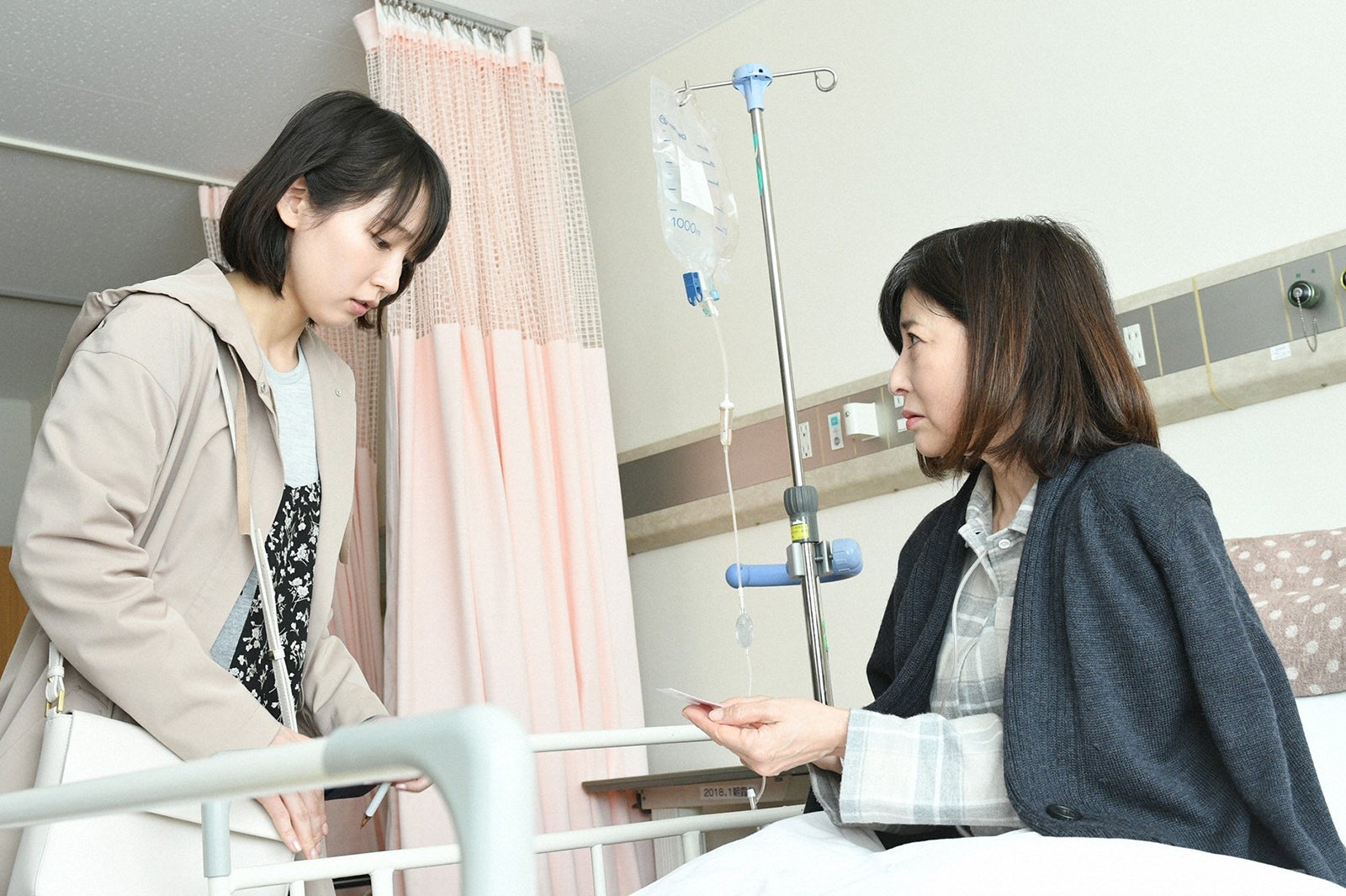 吉岡里帆、岡江久美子／「きみが心に棲みついた」最終話より（C）TBS