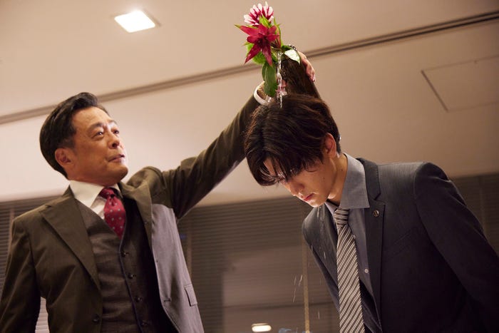 光石研、中島裕翔/「純愛ディソナンス」第6話より(C)フジテレビ