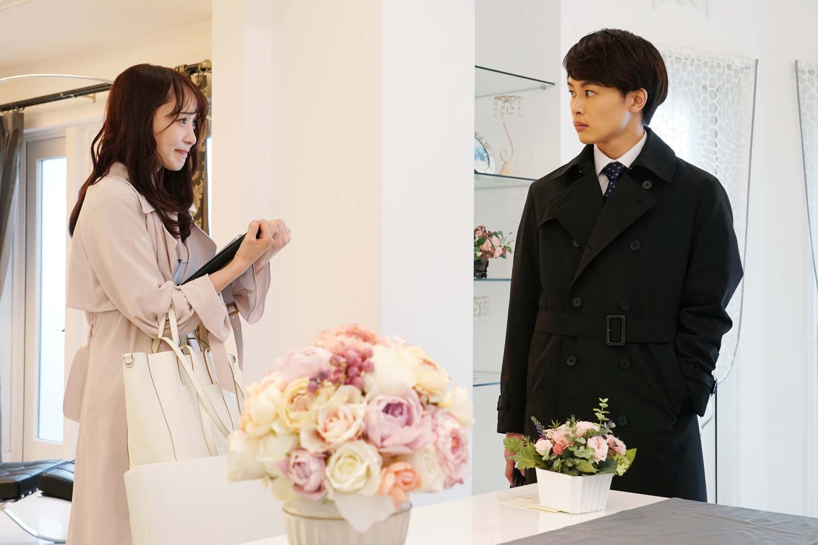 菅井友香、草川拓弥「ビジネス婚－好きになったら離婚します－」第1話より（C）「ビジネス婚」製作委員会・MBS