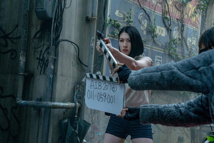 三吉彩花/メイキングカットより(C)麻生羽呂・小学館/ROBOT