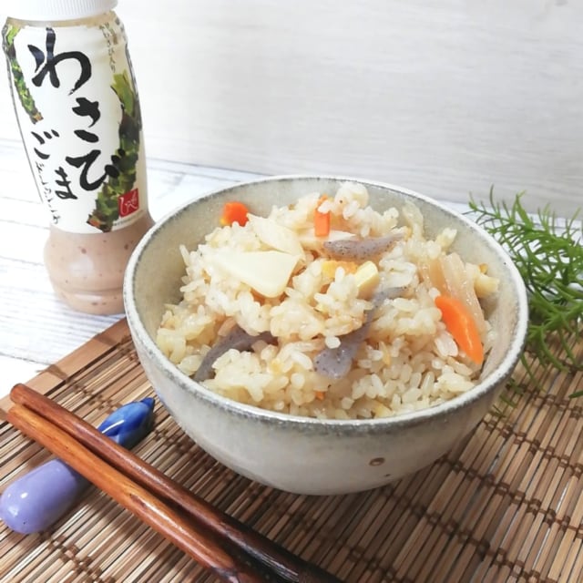 カルディのわさびごまドレッシングで炊き込みご飯