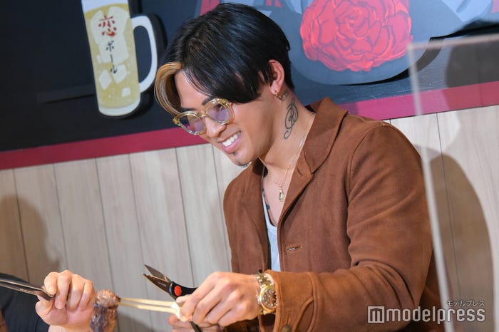 楽しそうな数原龍友(C)モデルプレス