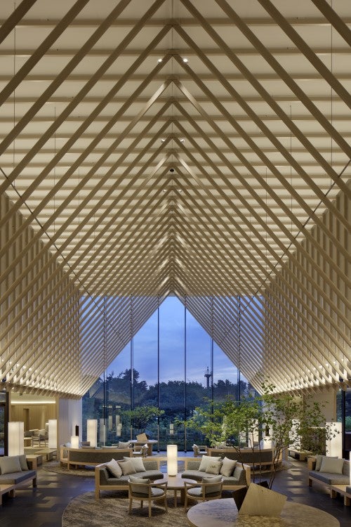 ロビー／画像提供：立飛ホスピタリティマネジメント