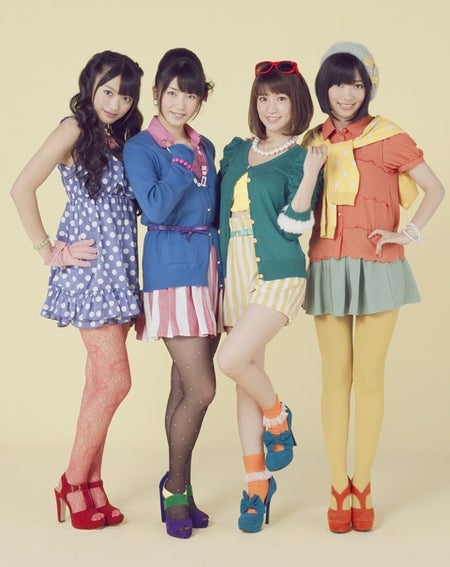 AKB48派生ユニット・Not yet、キュートなウェイトレスに変身