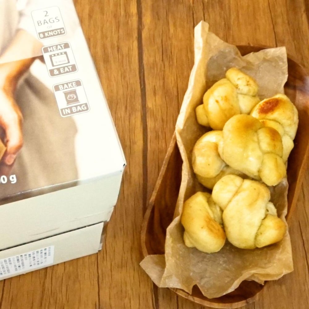 コストコのガーリックノットを焼いた写真