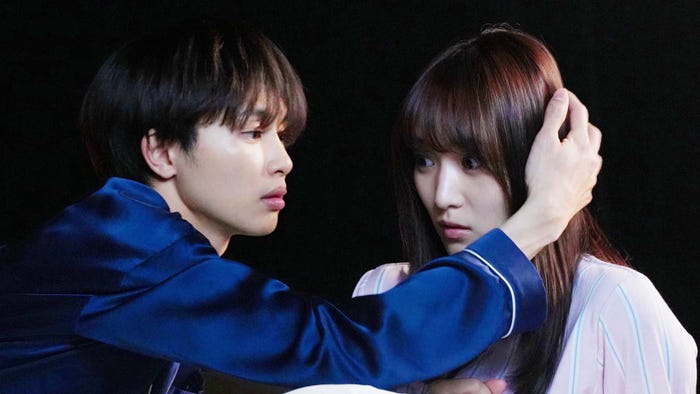 草川拓弥、菅井友香「ビジネス婚-好きになったら離婚します-」第1話より(C)「ビジネス婚」製作委員会・MBS