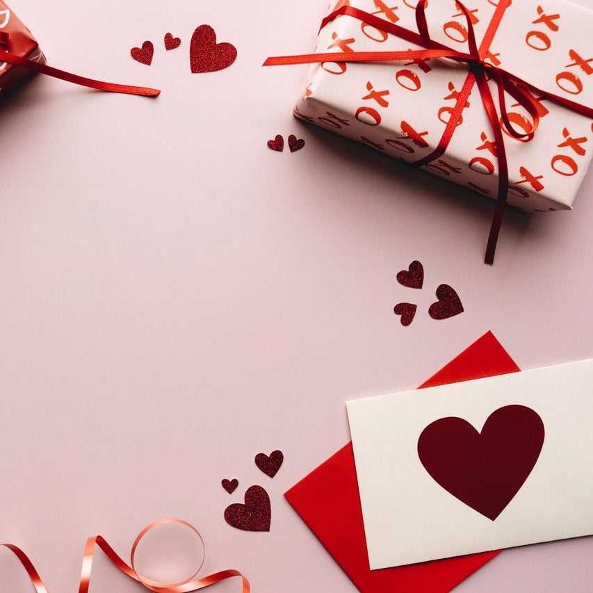 職場の人へ贈るバレンタインの一言メッセージ集 相手別に好印象な書き方をご紹介 モデルプレス
