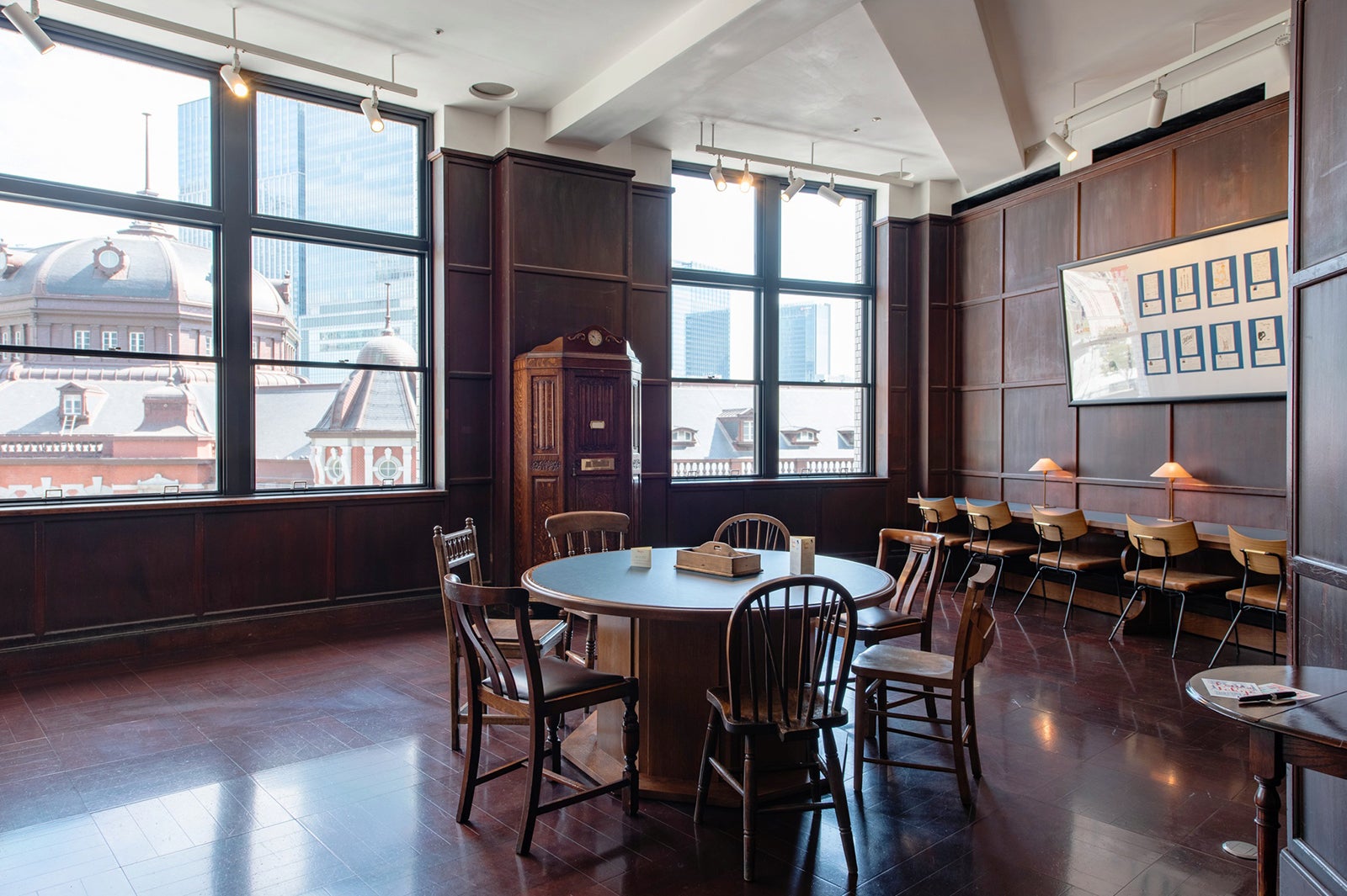 旧東京中央郵便局長室（提供写真）