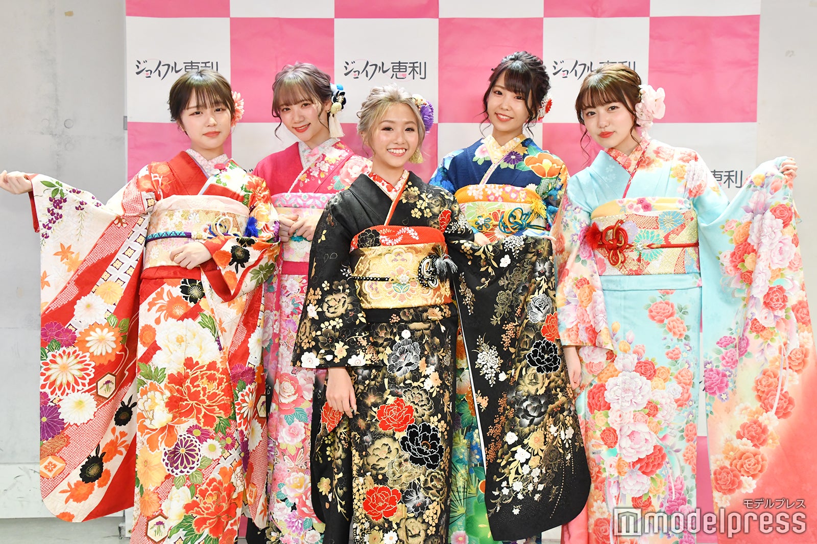 左から：なえなの、蘇武星香、れいたぴ、倉田乃彩、高橋かの （C）モデルプレス