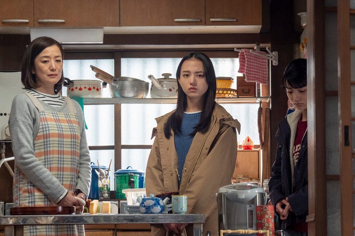 鈴木京香、清原果耶、蒔田彩珠 (C)NHK