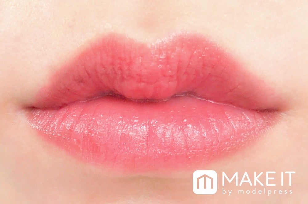 ジルスチュアート ビューティ／リップブロッサム エターナルクチュール／01 graceful poppy 使用 (C)メイクイット