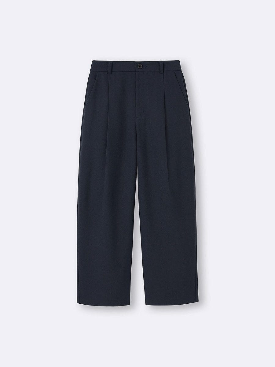 GUのワイドテーパードアンクルパンツ