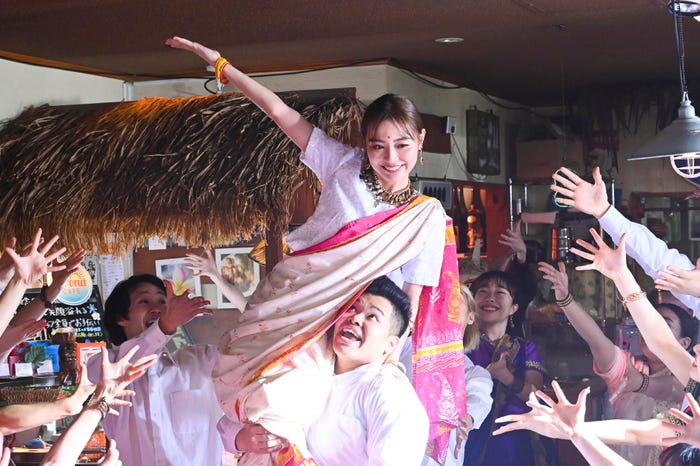 内田理央「向かいのバズる家族」より(画像提供:所属事務所)