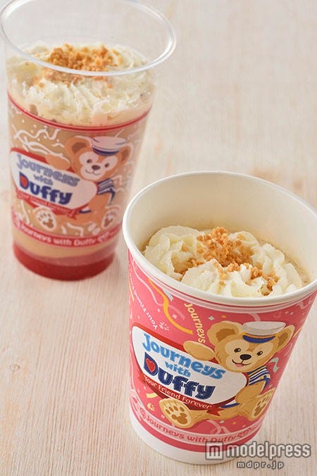 ピーチ入りミルクティー(ホットまたはアイス)各¥390(C)Disney