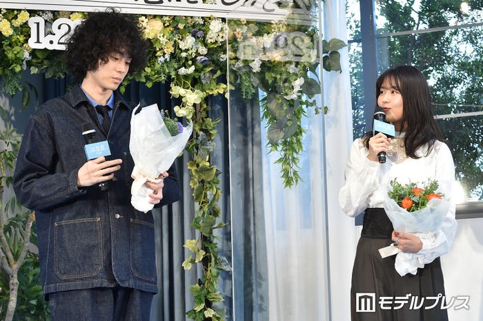 菅田将暉 有村架純とのキスシーン裏話 めっちゃ難しかった 花束みたいな恋をした モデルプレス 菅田将暉 有村架純とのキスシーン裏話 めっちゃ難しかった 花束みたいな恋をした モデルプレス