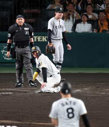 阪神まさか3イニング連続の拙攻 岡田彰布顧問「ちょっと流れが悪すぎるよね」三回は三塁走者・森下が本塁憤死で甲子園に悲鳴響く
