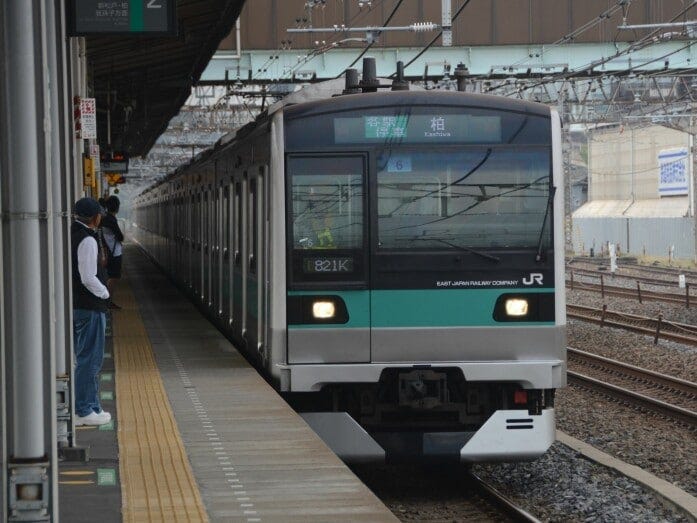 JR常磐線各駅停車用のE233系2000番台は千代田線にも乗り入れる