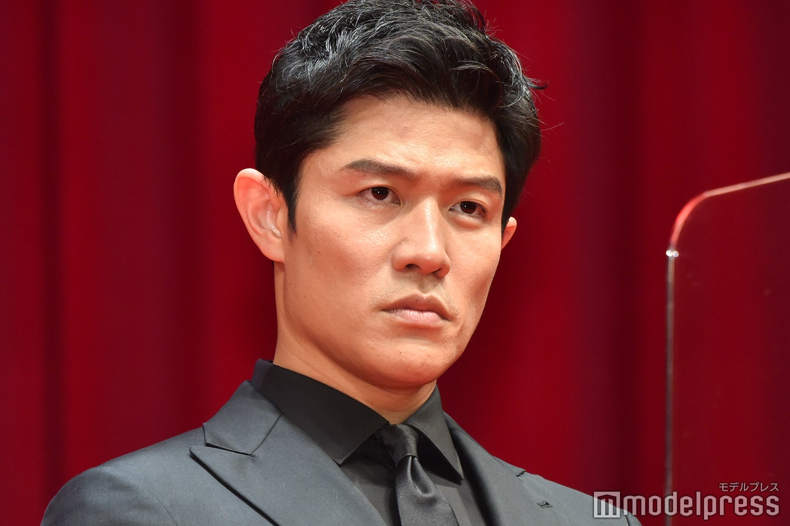  鈴木亮平（C）モデルプレス