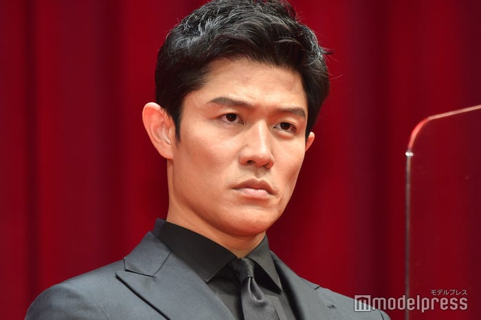 鈴木亮平(C)モデルプレス