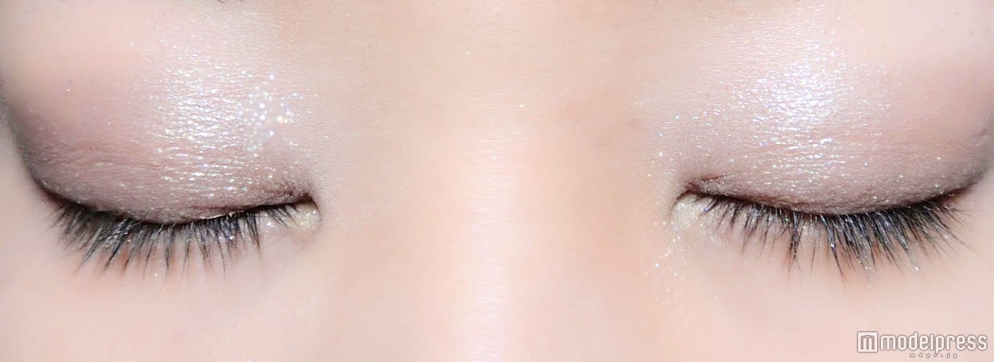 【ADDICTION】「ザ アイシャドウ」“092　マリアージュ”使用／写真：mari（C）モデルプレス