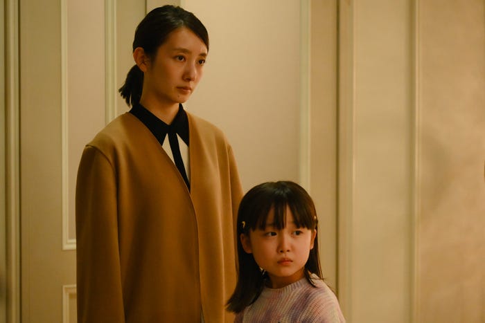 波瑠、池村碧彩「フェイクマミー」最終話(C)TBS