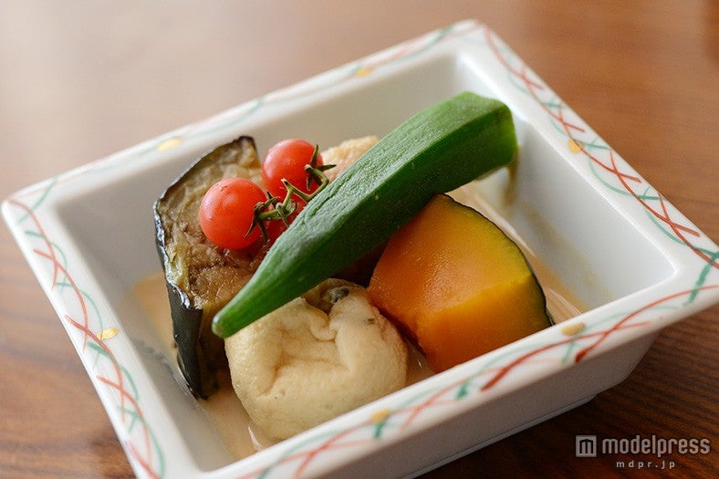 胡麻だれの冷製炊き合わせ米茄子、鶏つくね、南瓜、がんもどき）