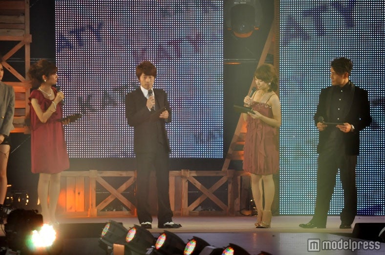 （左から）MCを務めたフジテレビ山崎夕貴アナウンサー、ロンドンブーツ1号2号の田村淳、フジテレビ松村未央アナウンサー、魔裟斗